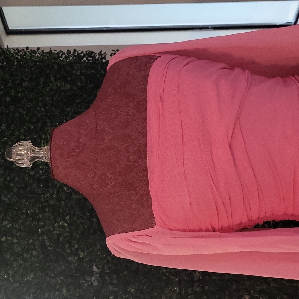 Elegant Pink Ruched Dress - Picture 3 of 7